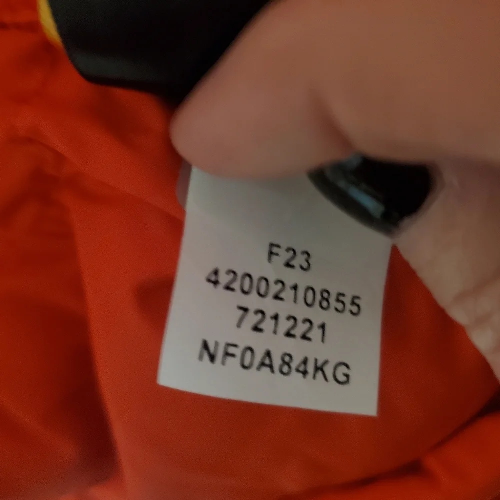 The North Face Mens Puffer Coat. NWT 4X. Water Resistance Fiery Red Down Filled.